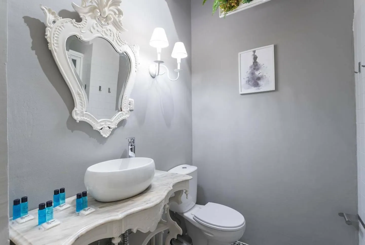 Palma 3-A Bedroom Apartment Located Central Lisbon Portugal